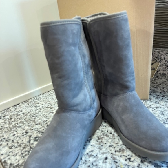 Ugg boots NWT - Picture 7 of 8